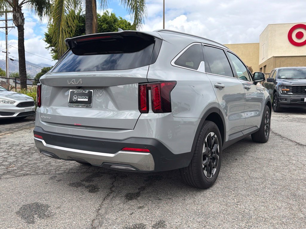 Used 2025 Kia Sorento S w/ Panoramic Sunroof Package FWD image 12