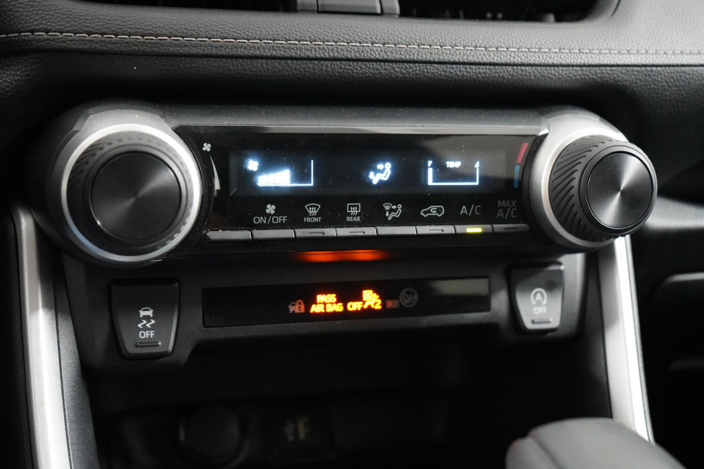 Used 2025 Toyota RAV4 LE AWD/4WD image 25