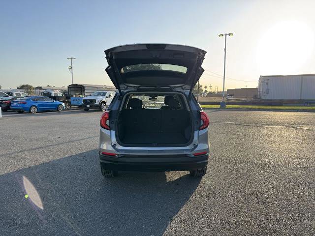 Used 2024 GMC Terrain SLE w/ Driver Convenience Package image 9