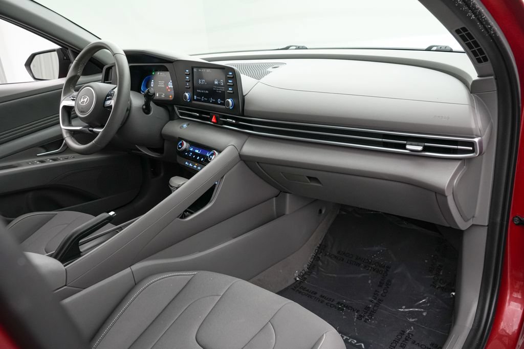 Used 2025 Hyundai Elantra Sport FWD image 21