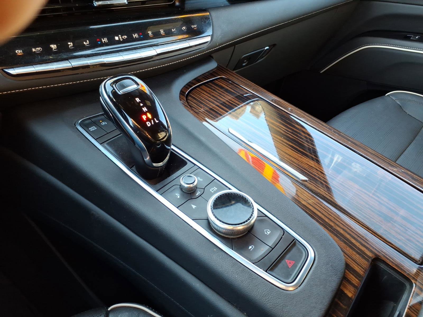 Used 2021 Cadillac Escalade Premium Luxury w/ Performance Package image 25