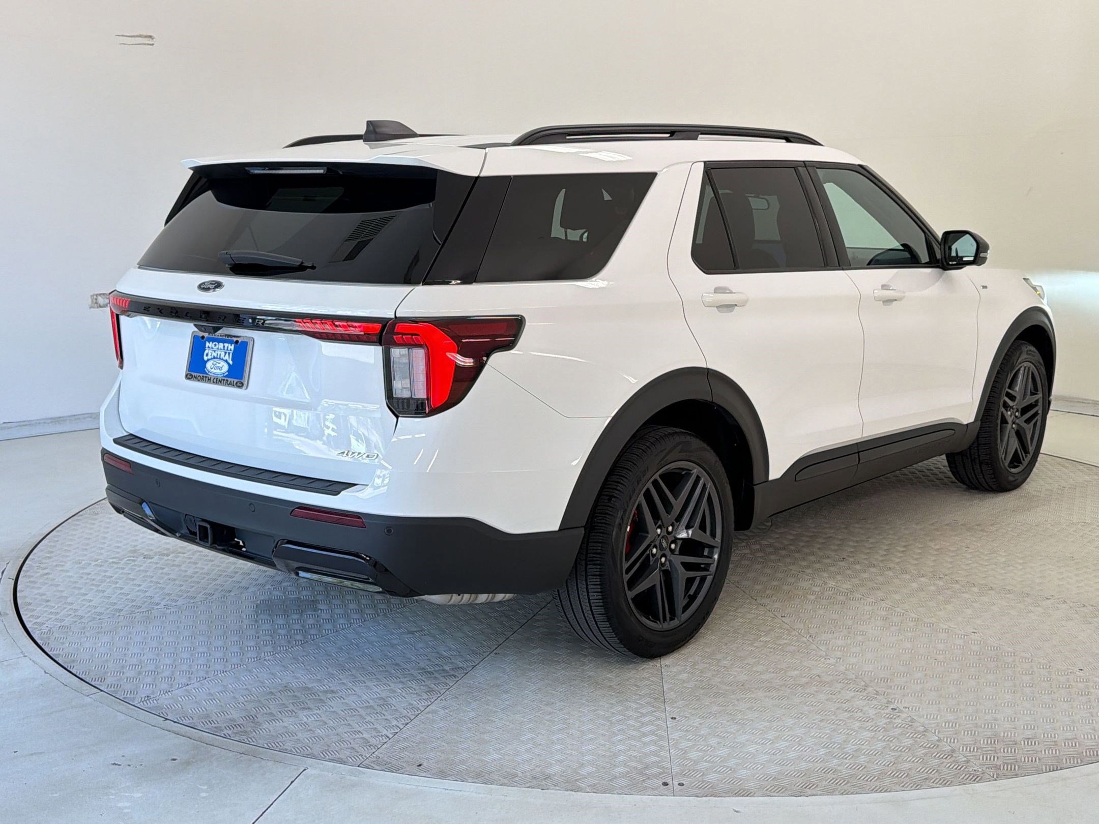 Certified 2025 Ford Explorer ST-Line w/ ST-Line Street Pack image 5