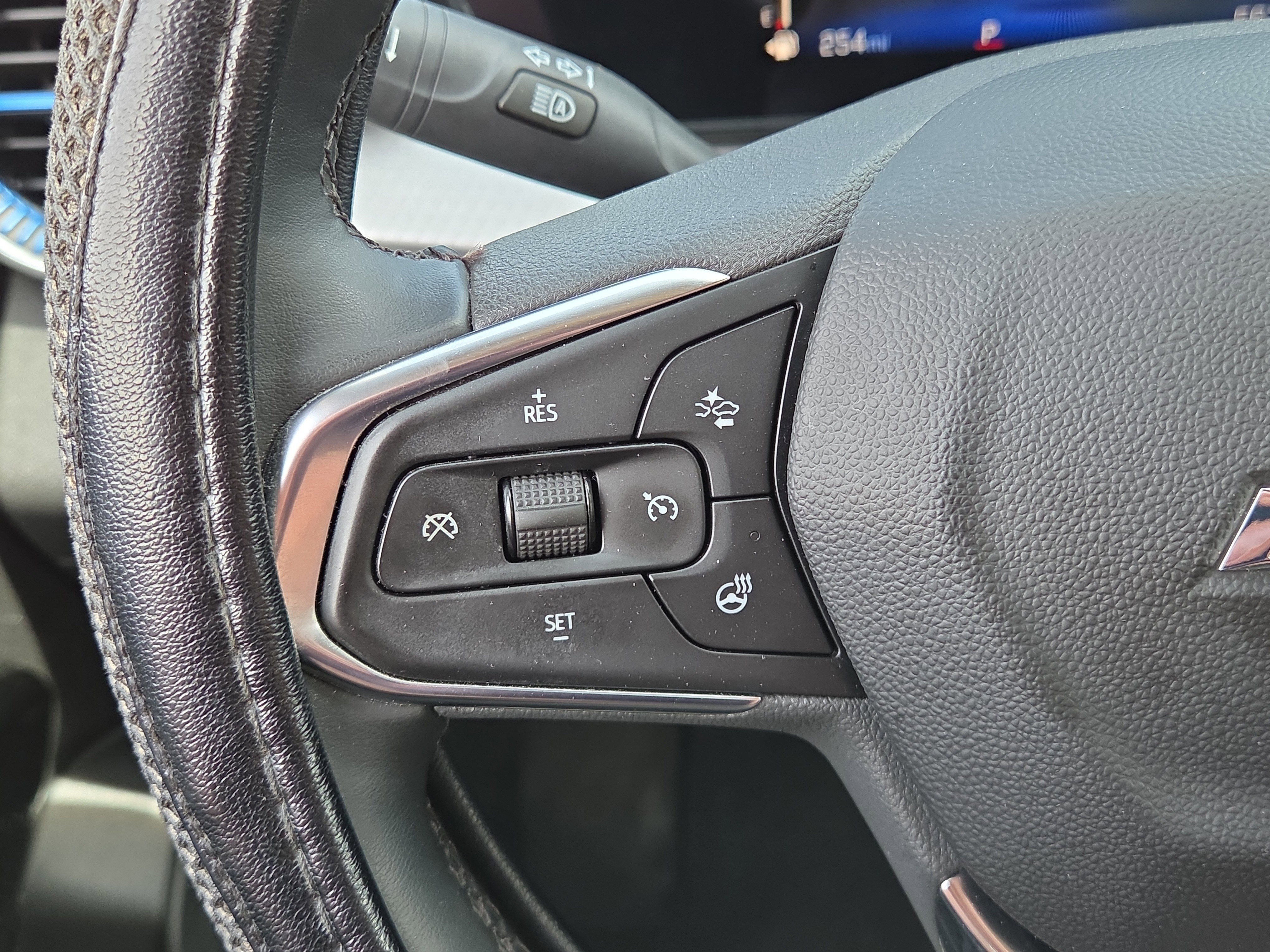 Used 2025 Chevrolet Trax LT w/ Driver Confidence Package FWD image 19