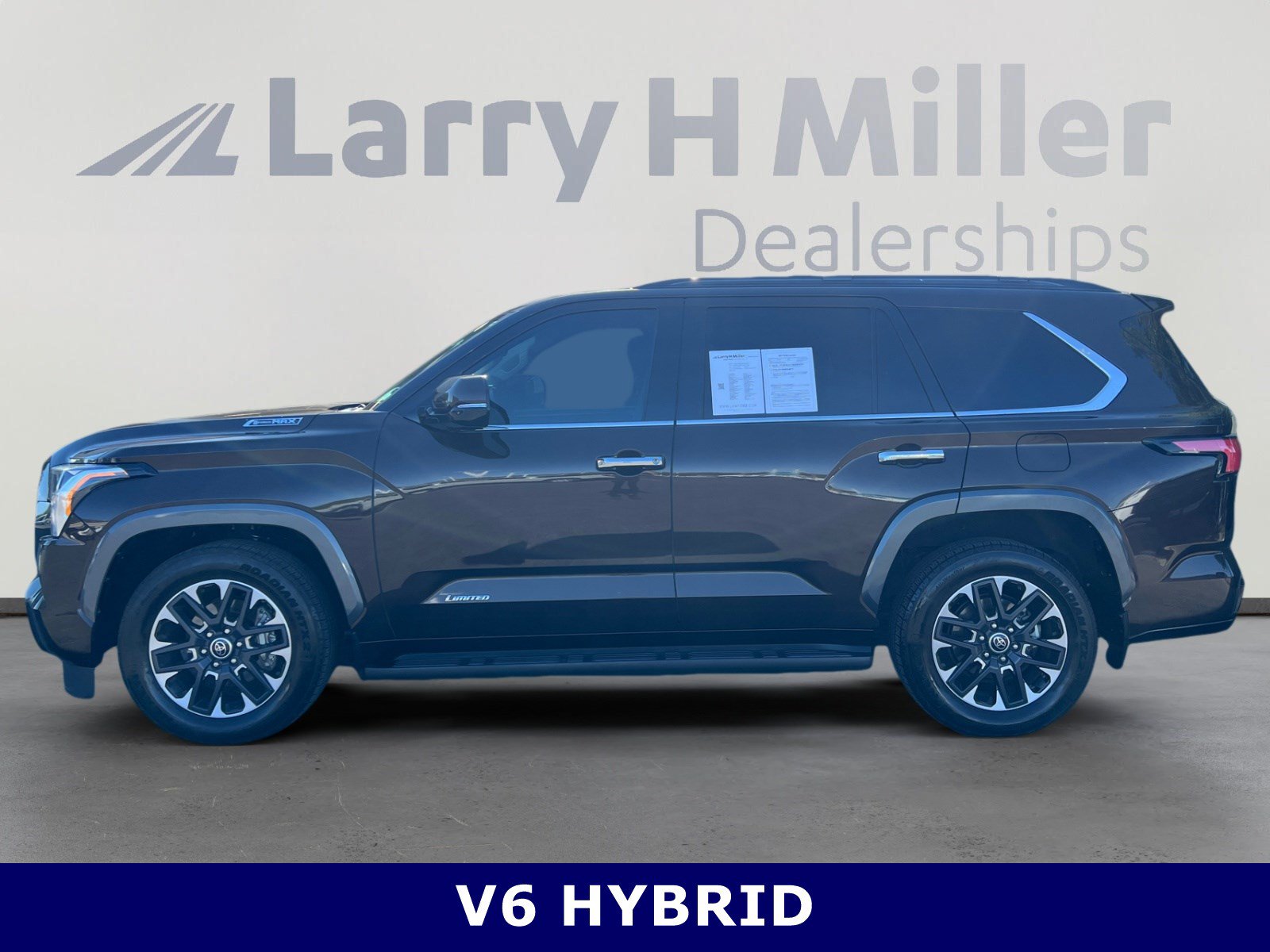 Used 2023 Toyota Sequoia Limited RWD image 2