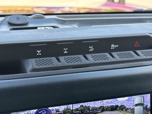 Certified 2025 Ford Bronco Heritage Edition AWD/4WD image 26
