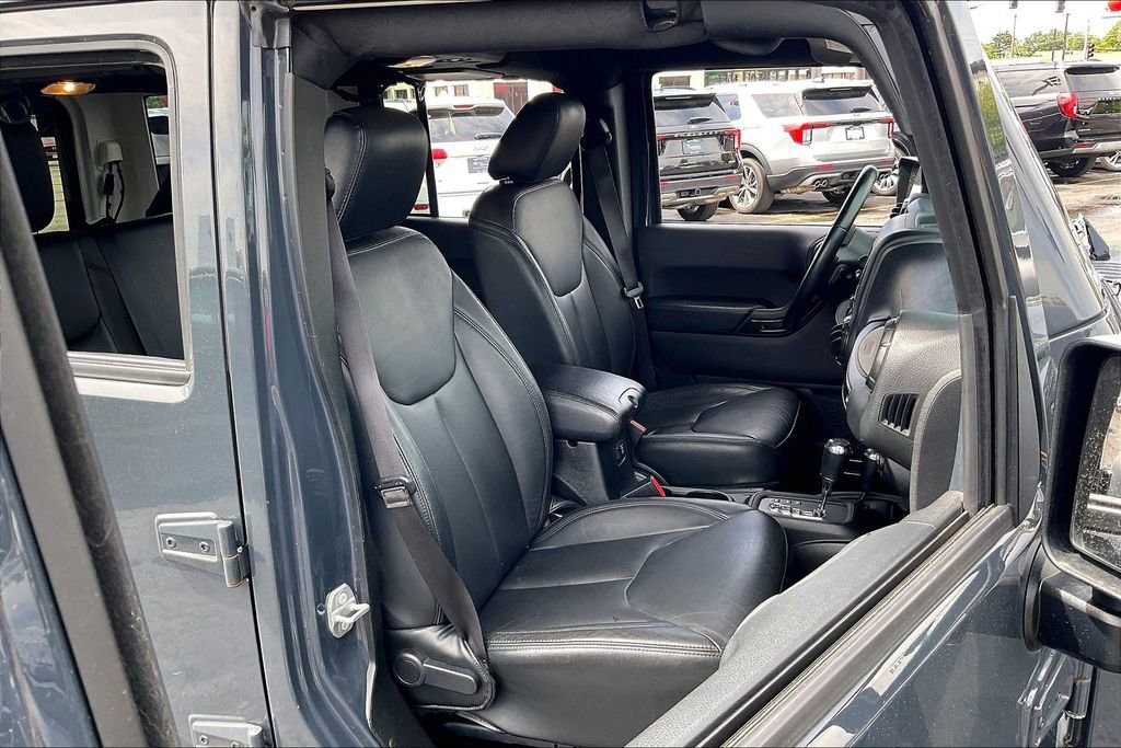 Used 2017 Jeep Wrangler Unlimited Sahara AWD/4WD image 6