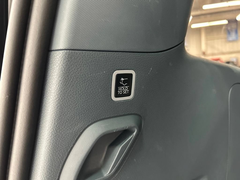Used 2023 Jeep Grand Wagoneer Series III AWD/4WD image 35
