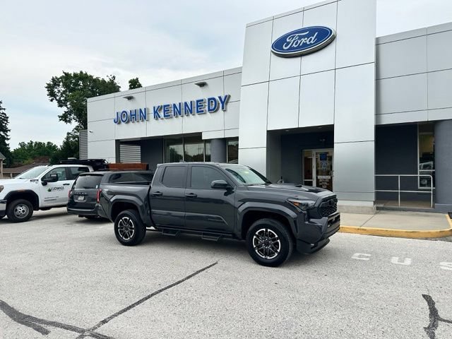 Used 2024 Toyota Tacoma TRD Sport AWD/4WD image 22