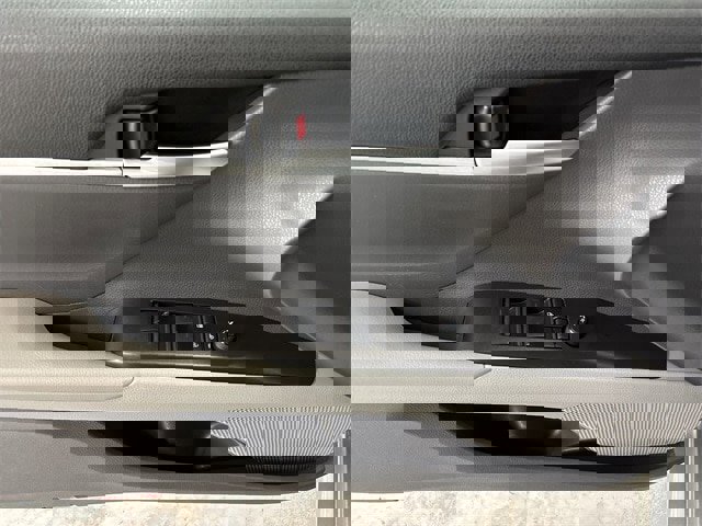 Used 2024 Toyota Camry SE w/ Convenience Package image 5