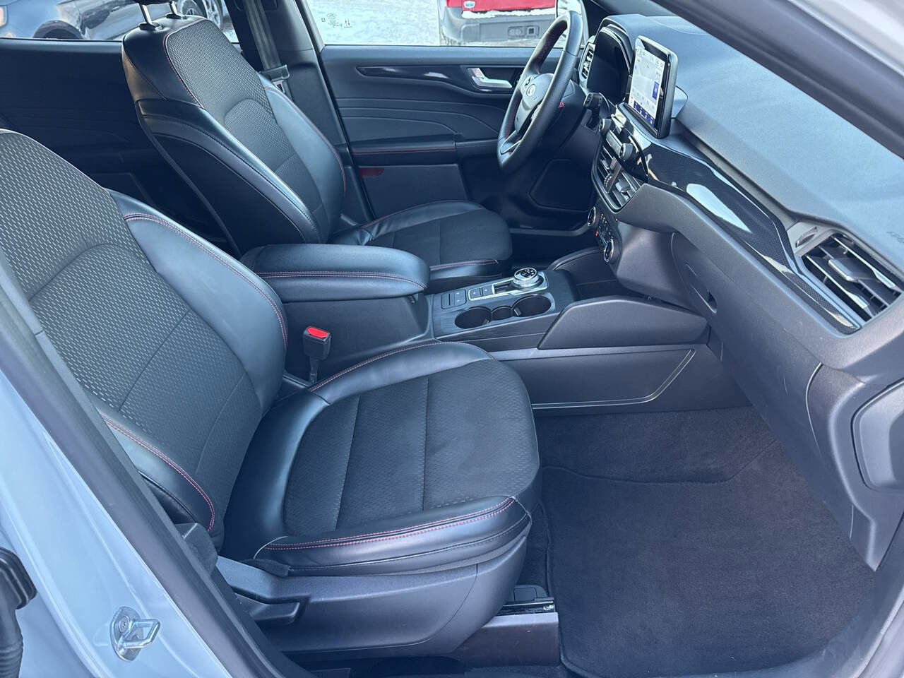 Certified 2025 Ford Escape ST-Line Select AWD/4WD image 10