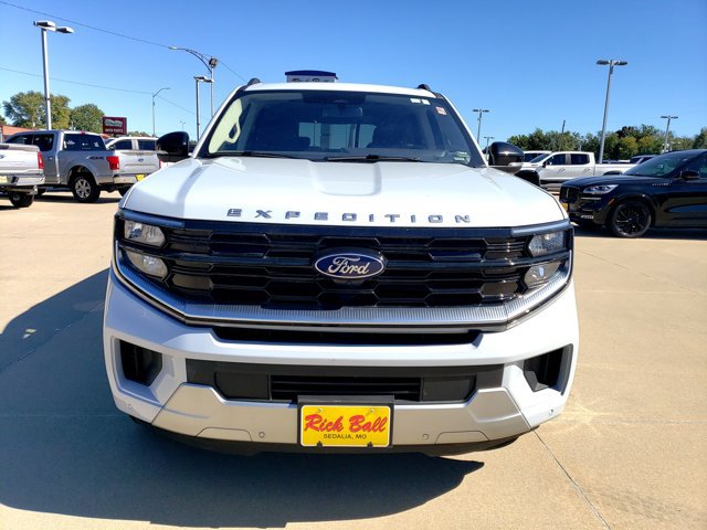Certified 2025 Ford Expedition Platinum AWD/4WD image 2