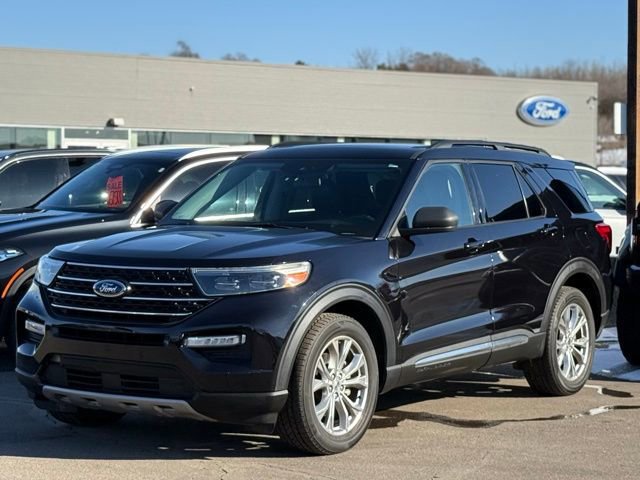 Certified 2020 Ford Explorer XLT w/ Equipment Group 202A image 3
