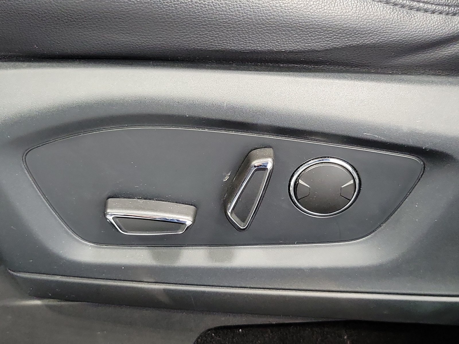 Certified 2020 Ford Explorer Limited AWD/4WD image 9