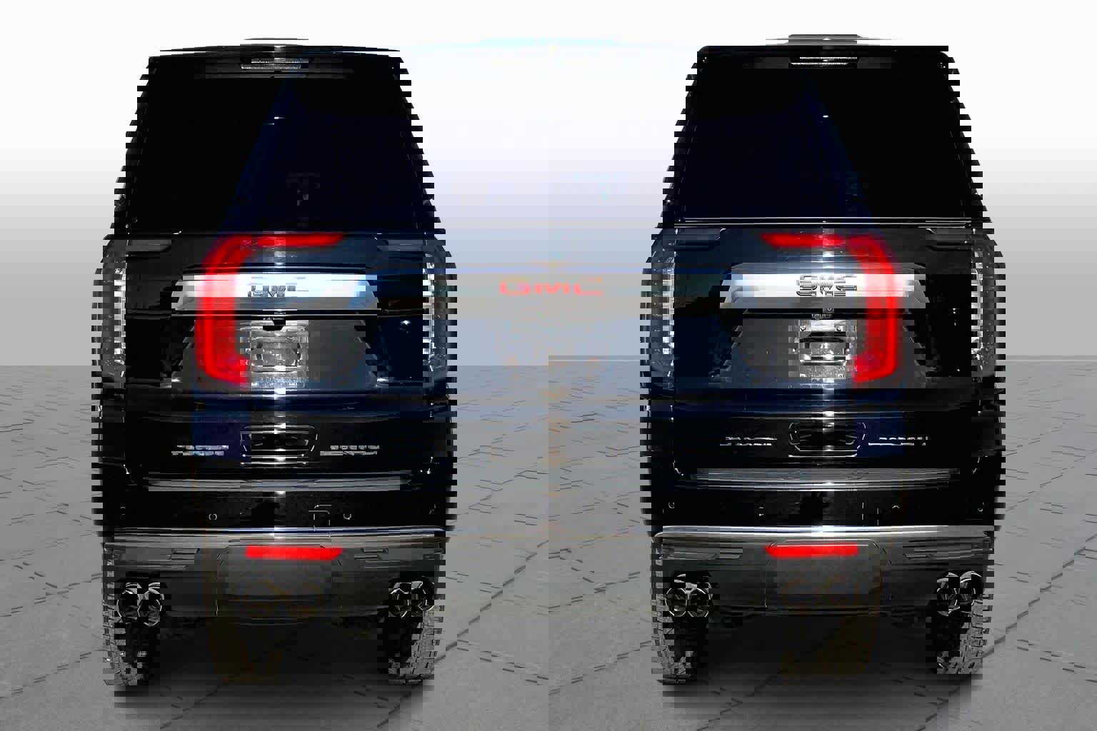 Used 2022 GMC Yukon XL Denali w/ Denali Premium Package image 4