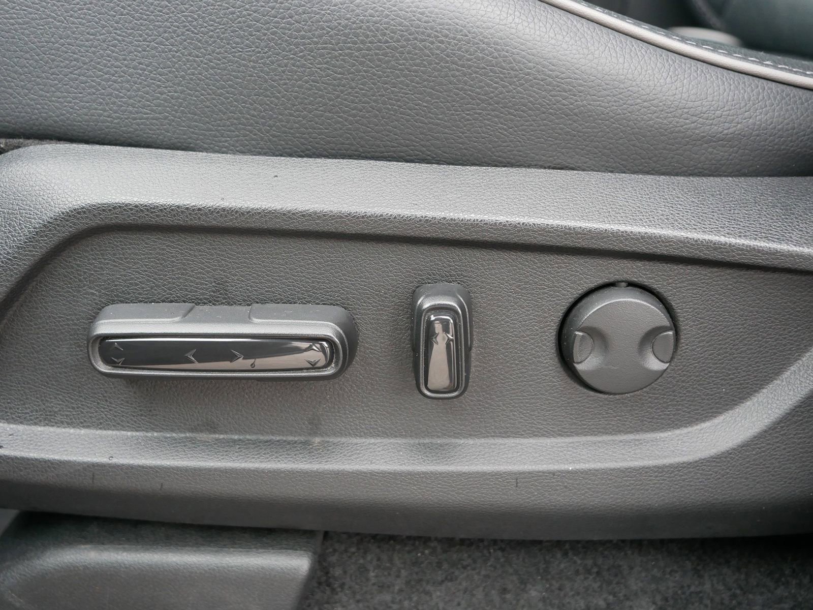 Used 2025 Honda Pilot Elite image 15