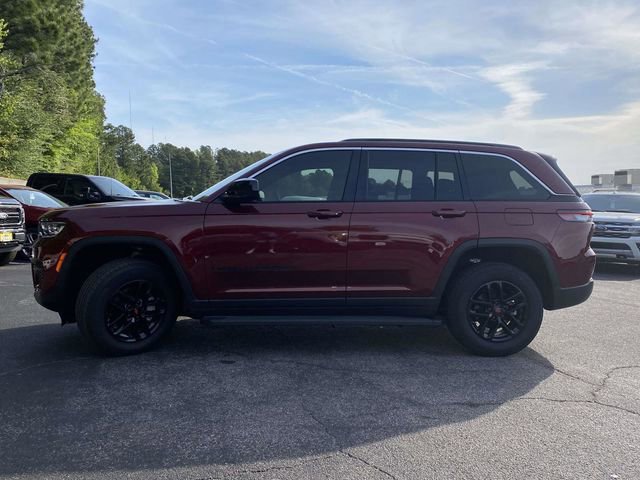 Used 2025 Jeep Grand Cherokee Laredo X w/ Luxury Tech Group I image 2