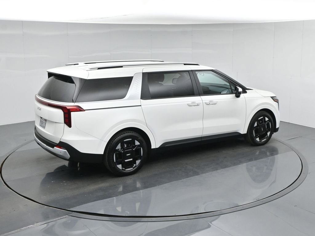 Used 2025 Kia Carnival EX image 40