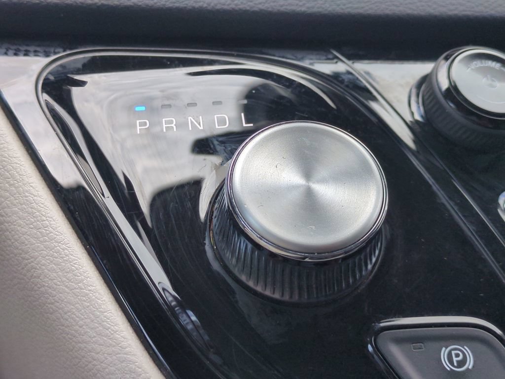 Used 2023 Chrysler Pacifica Touring-L FWD image 24