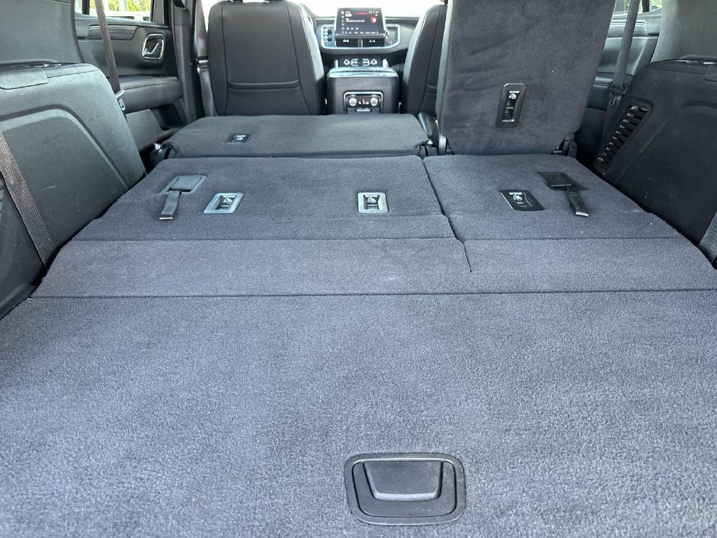 Used 2023 GMC Yukon SLT RWD image 15