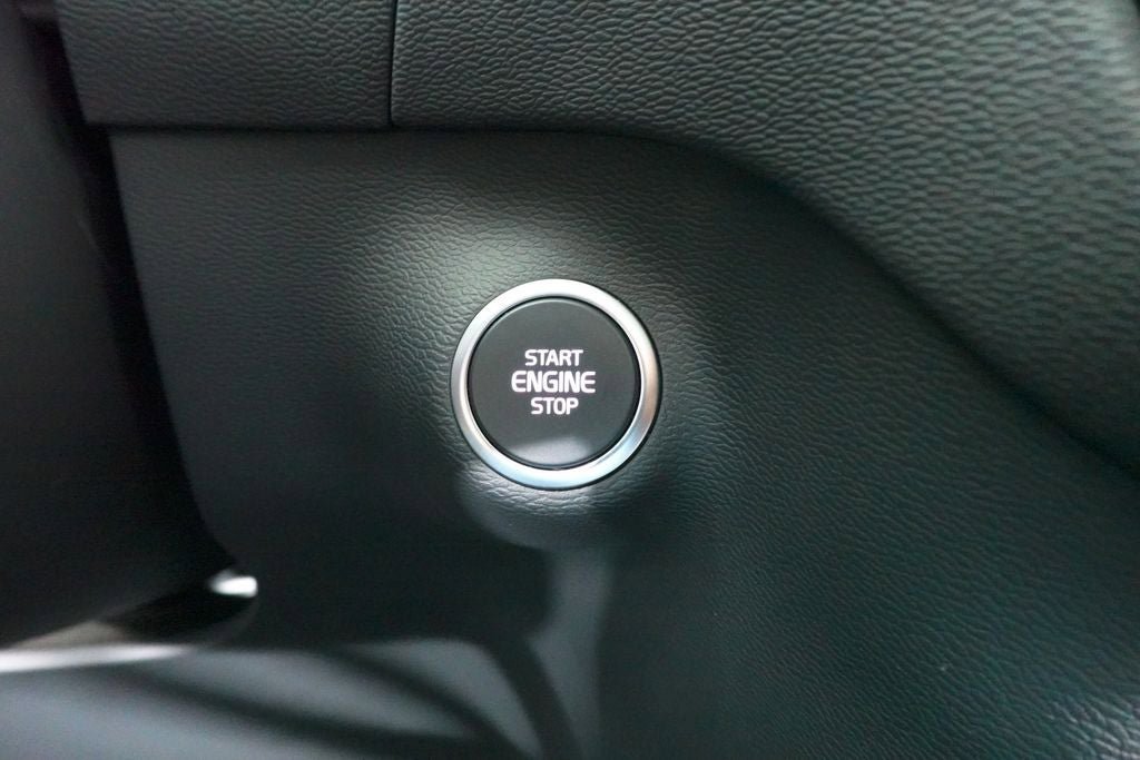 Used 2025 Volvo XC40 B5 Core AWD/4WD image 23