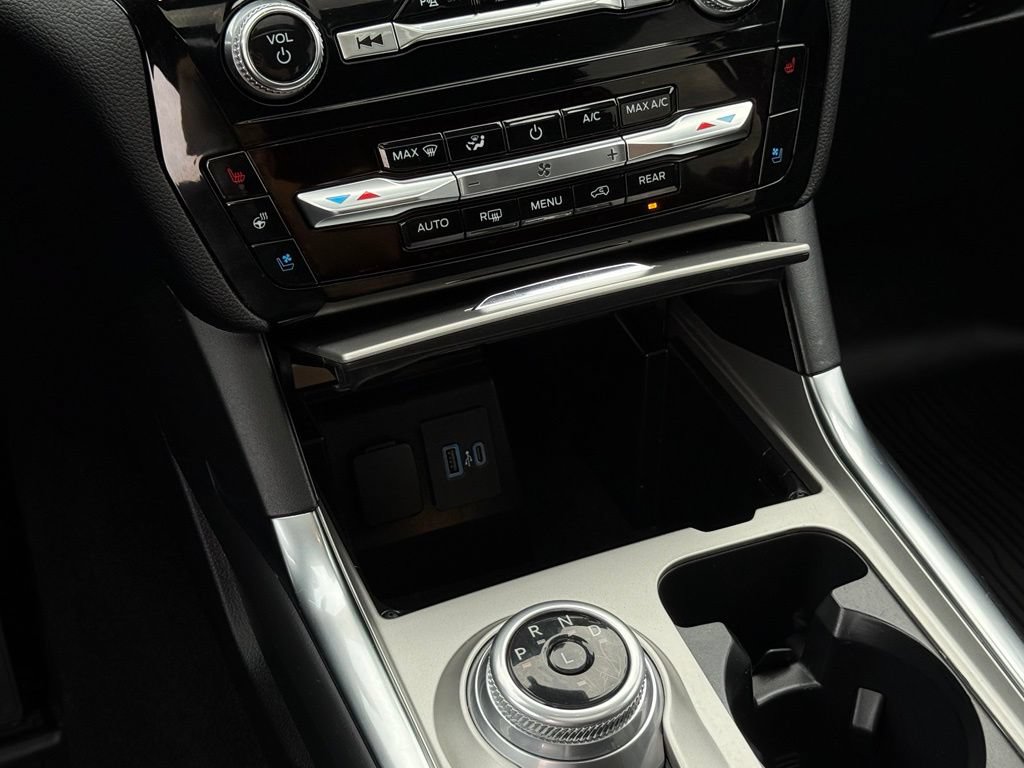 Certified 2024 Ford Explorer Limited w/ Limited Technology Package AWD/4WD image 28