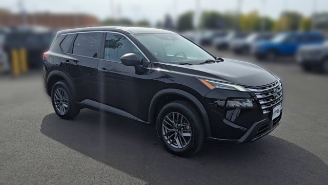 Used 2024 Nissan Rogue S AWD/4WD image 3