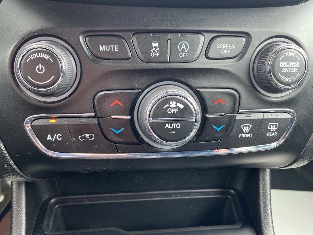 Used 2021 Jeep Cherokee Latitude Lux w/ Comfort/Convenience Group image 36