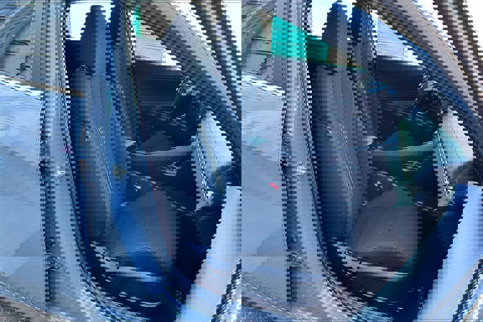 Used 2022 Hyundai Elantra SEL w/ Convenience + Premium Package image 11