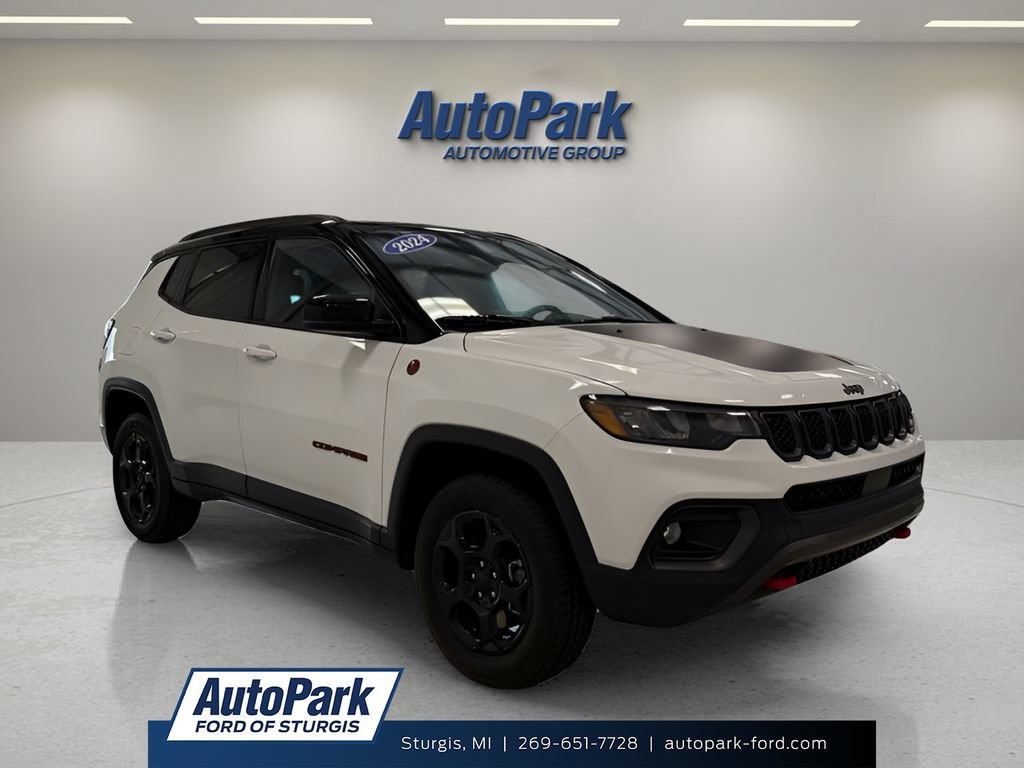 Used 2024 Jeep Compass Trailhawk AWD/4WD image 1