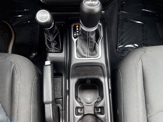 Used 2020 Jeep Wrangler Unlimited Sahara w/ Uconnect 4C Nav & Sound Group AWD/4WD image 19