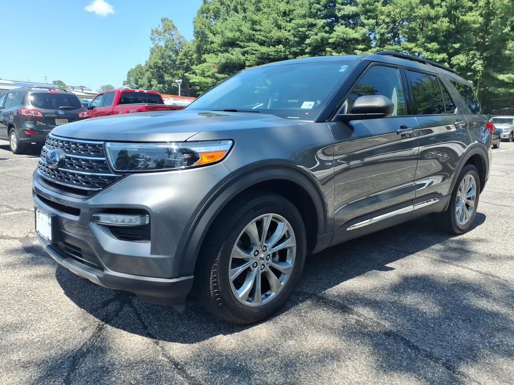 Certified 2023 Ford Explorer XLT w/ Equipment Group 202A AWD/4WD image 5