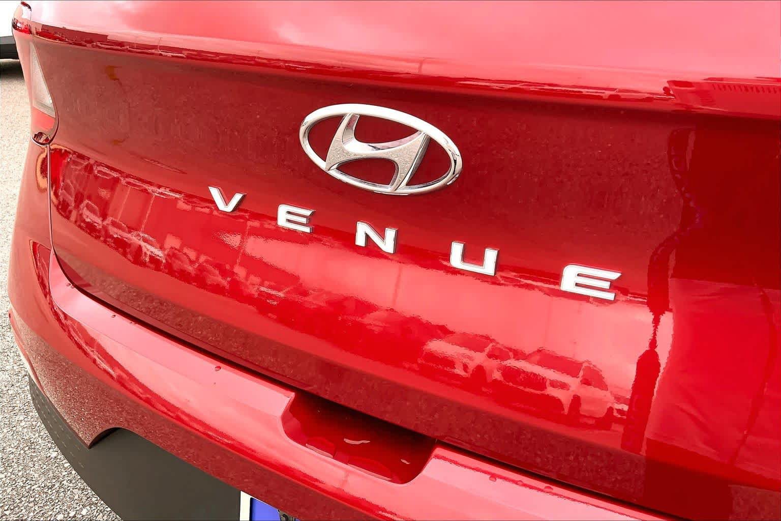 Used 2023 Hyundai Venue SEL FWD image 30