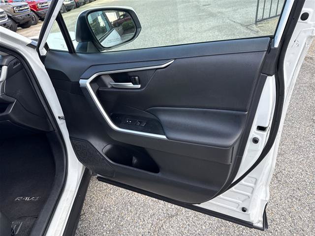 Used 2020 Toyota RAV4 XLE FWD image 21