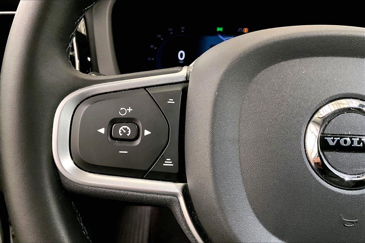 Used 2022 Volvo XC60 T8 Inscription Expression w/ Advanced Package image 17