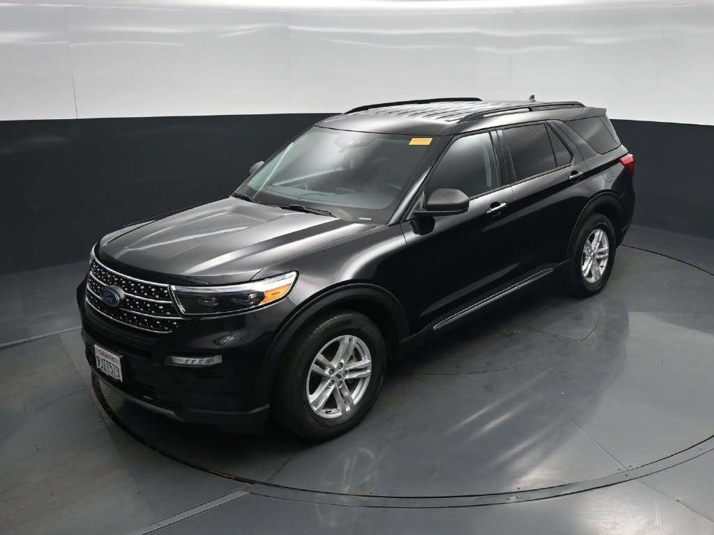 Certified 2023 Ford Explorer XLT w/ Equipment Group 202A RWD image 32