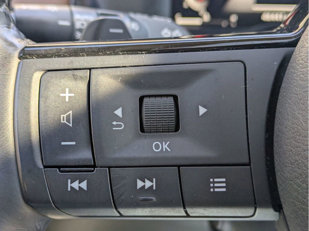 Used 2023 Nissan Pathfinder Platinum image 14