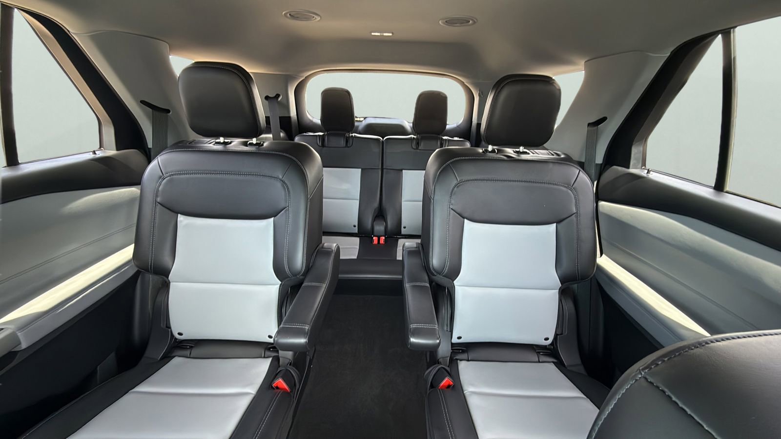 Certified 2023 Ford Explorer XLT w/ Equipment Group 202A RWD image 25