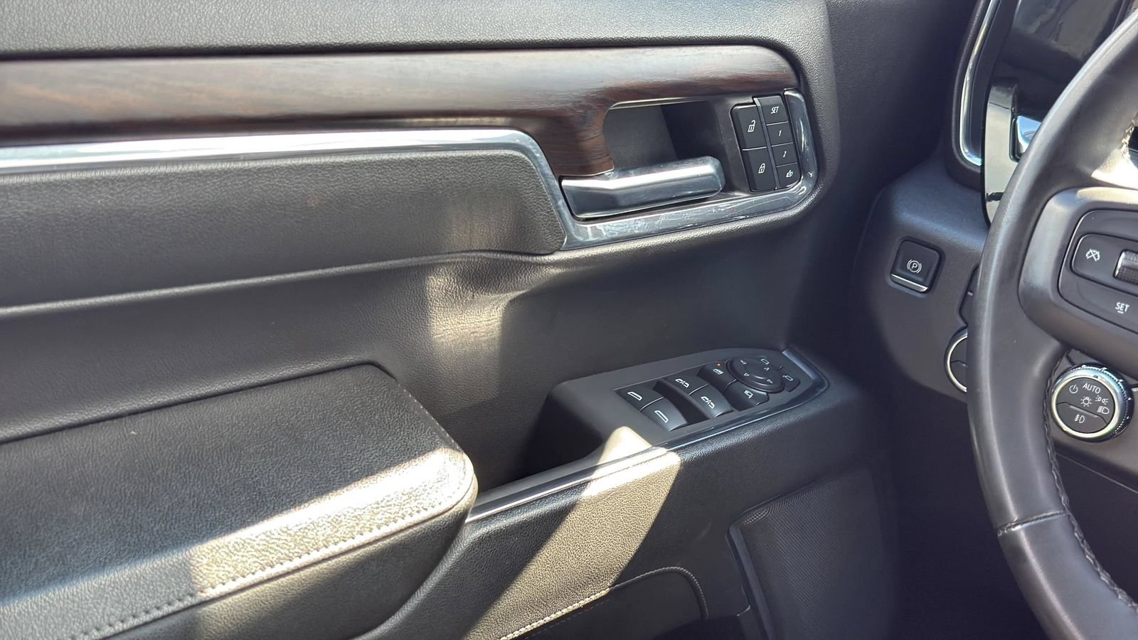 Used 2024 GMC Sierra 1500 SLT AWD/4WD image 21