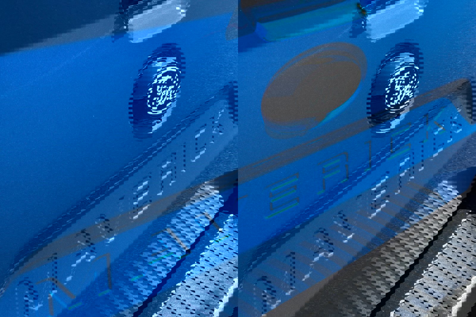 Certified 2025 Ford Maverick Lariat w/ Black Appearance Package image 28