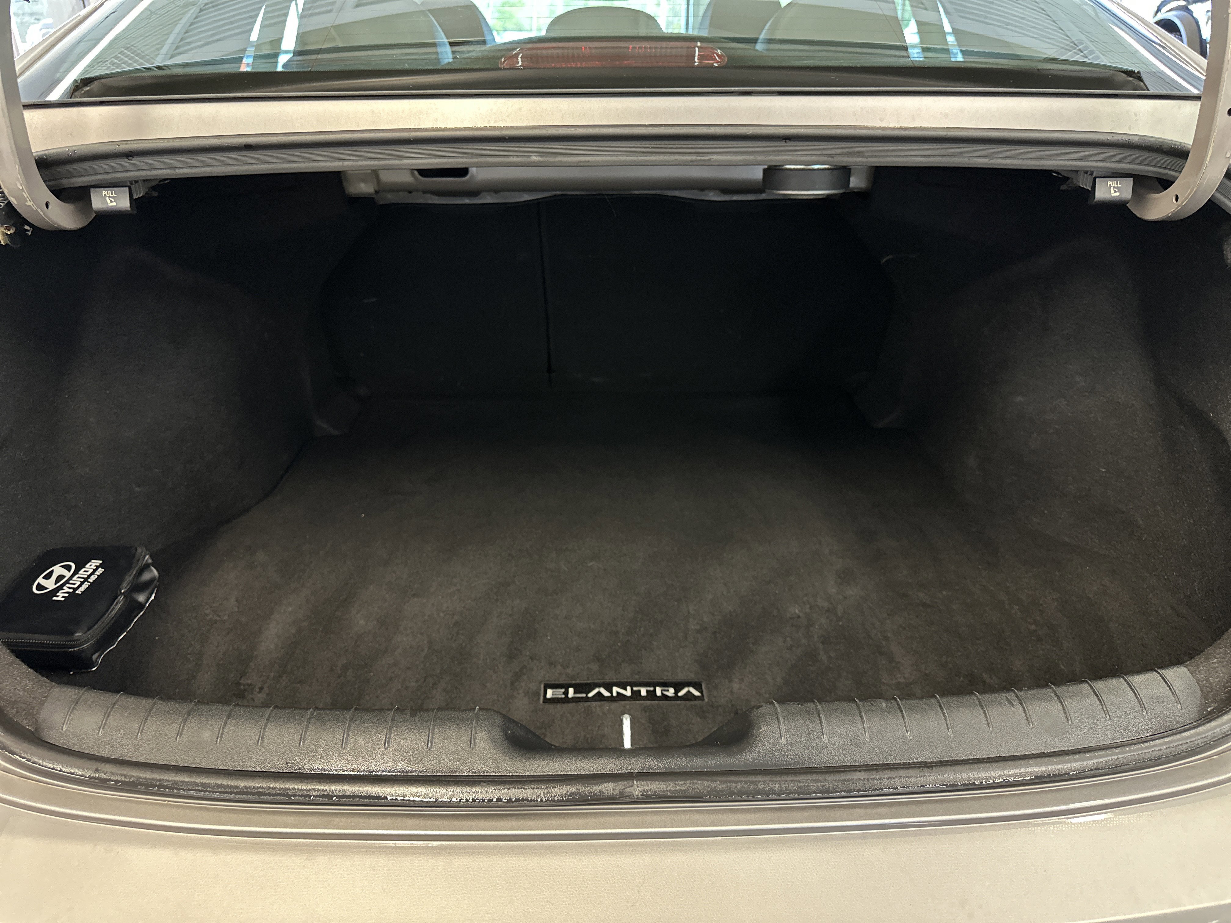 Used 2021 Hyundai Elantra Limited image 16