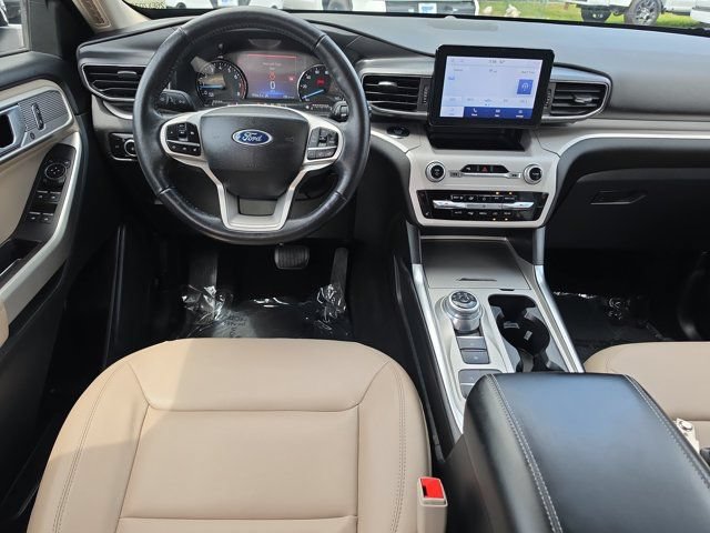 Certified 2023 Ford Explorer XLT w/ Equipment Group 202A RWD image 17