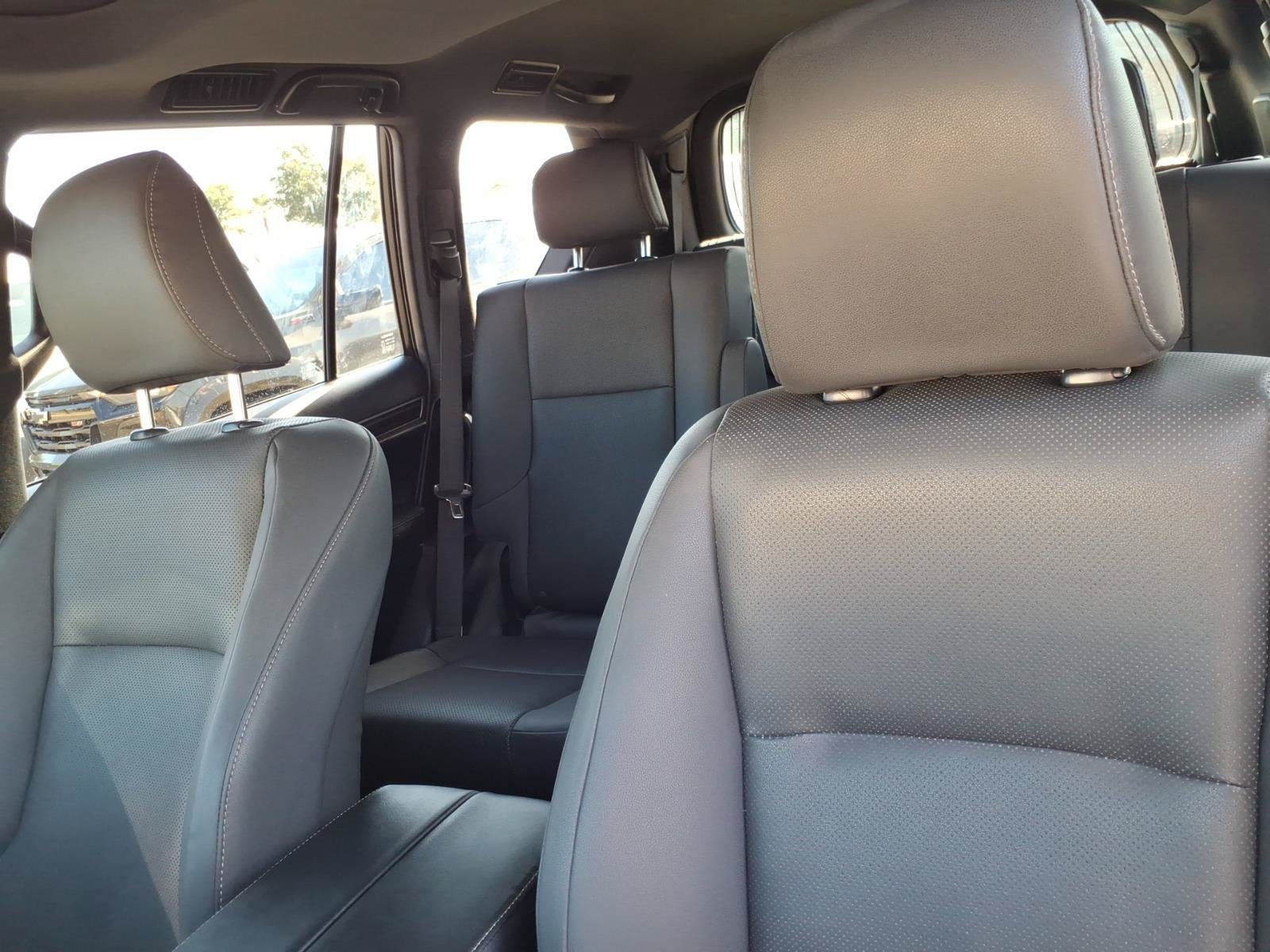 Used 2023 Lexus GX 460 Premium w/ Accessory Package AWD/4WD image 15
