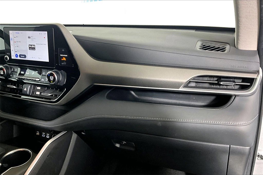 Used 2024 Toyota Highlander LE image 12