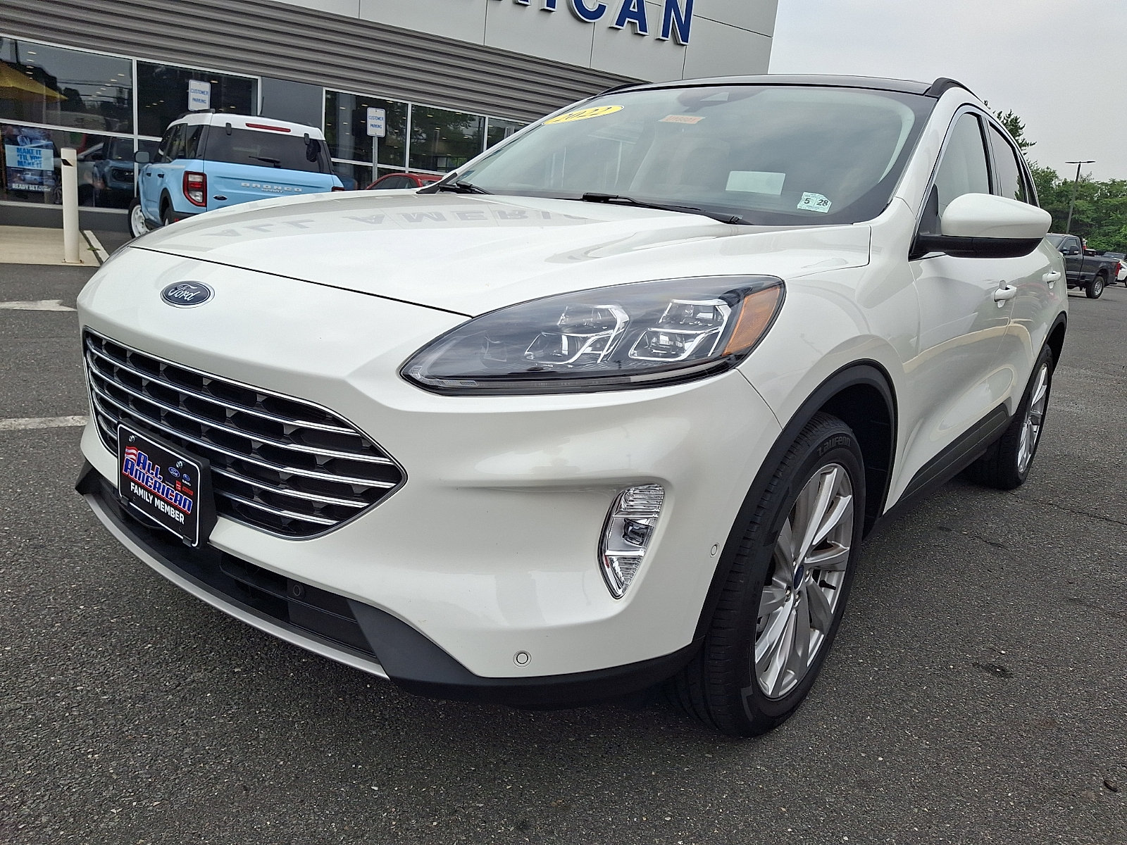 Certified 2022 Ford Escape Titanium w/ Titanium Elite Package AWD/4WD image 4