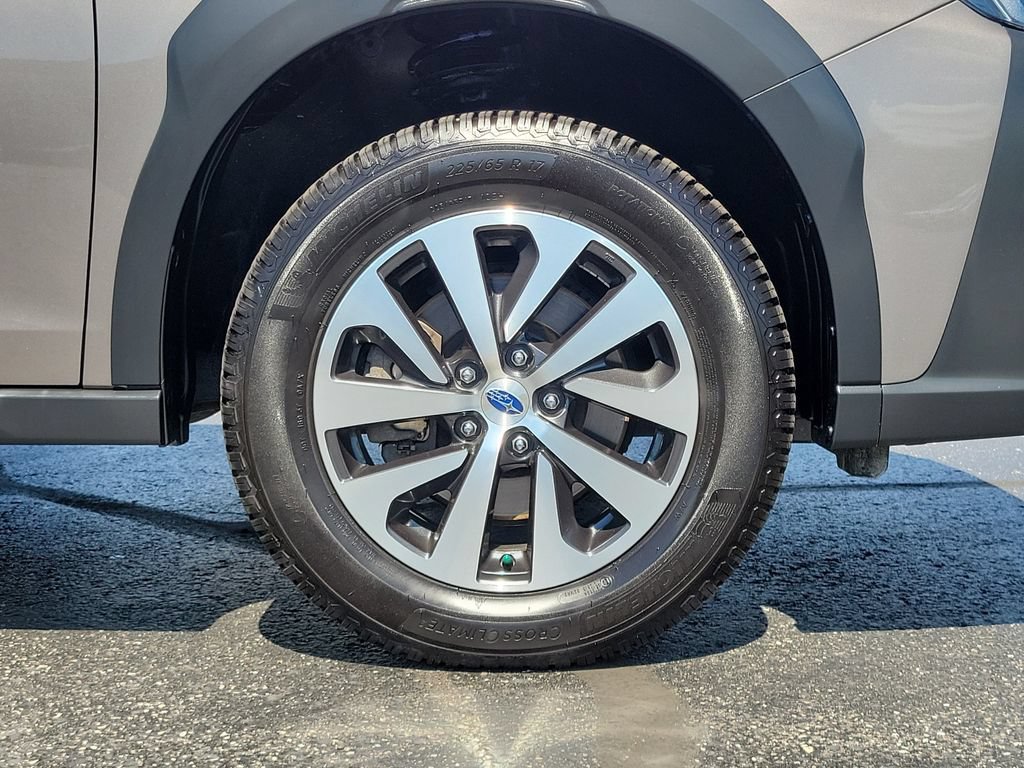 Used 2024 Subaru Outback Premium AWD/4WD image 9