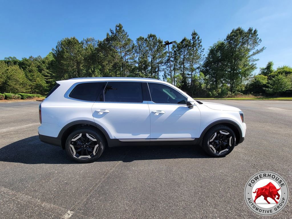 Used 2024 Kia Telluride EX w/ EX Captain's Chair Package image 6