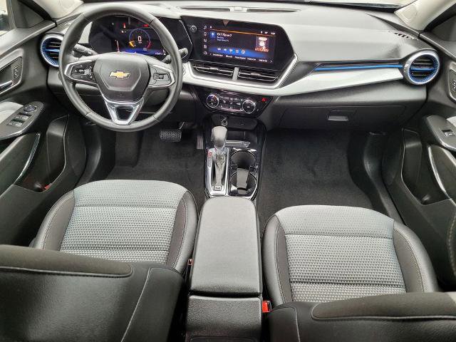 Used 2025 Chevrolet Trax LT w/ LT Convenience Package image 13