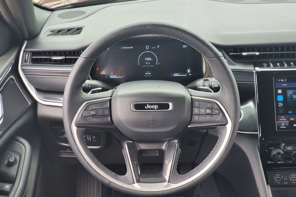 Used 2023 Jeep Grand Cherokee Altitude RWD image 19