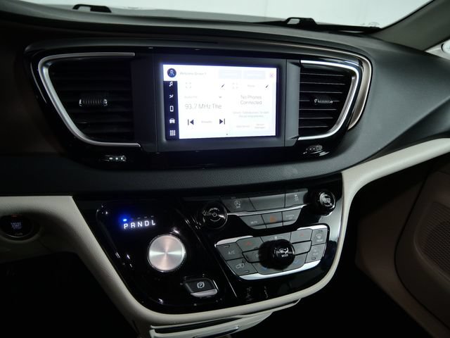 Used 2022 Chrysler Voyager LX FWD image 16