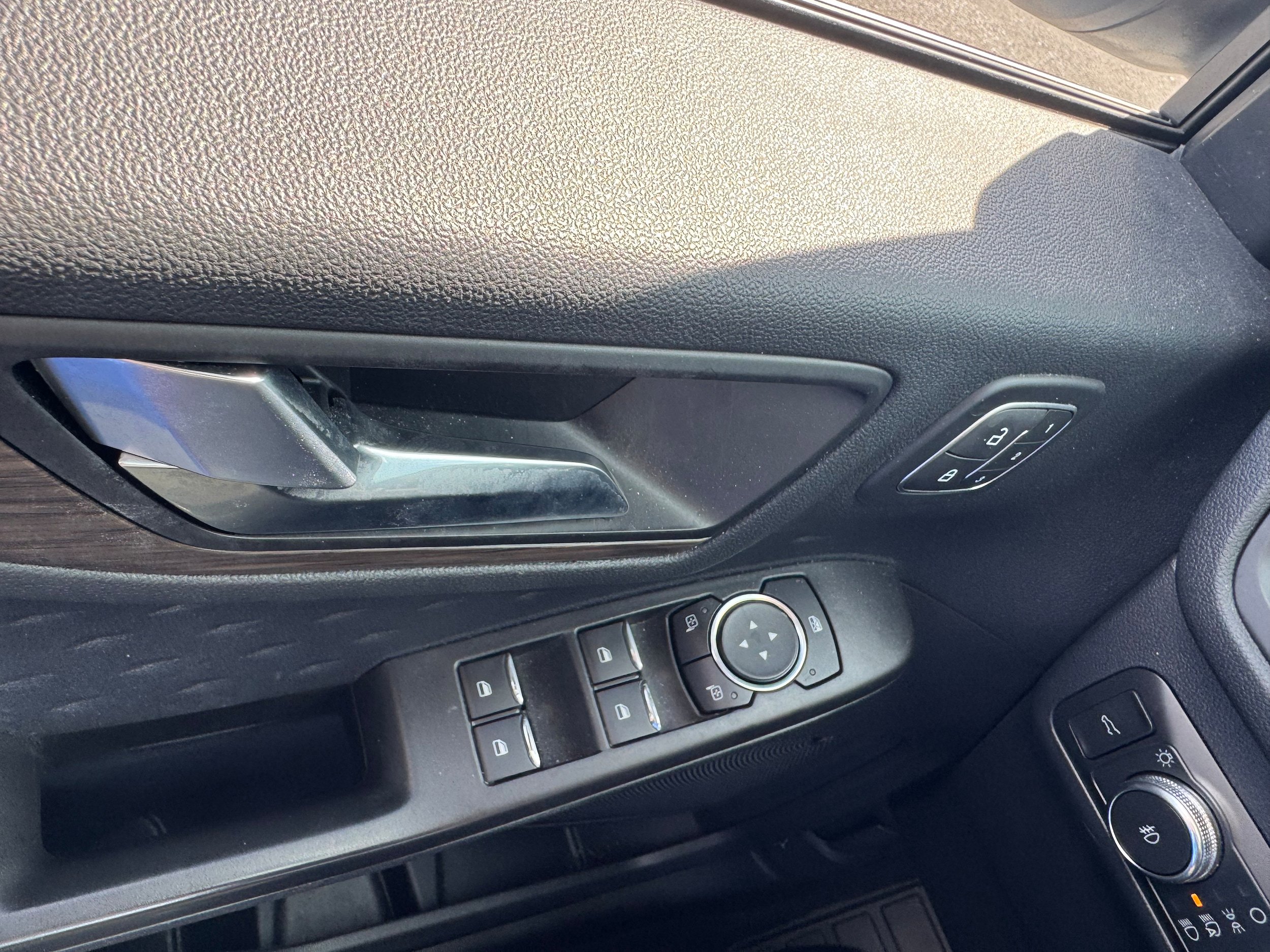 Certified 2020 Ford Escape Titanium AWD/4WD image 18